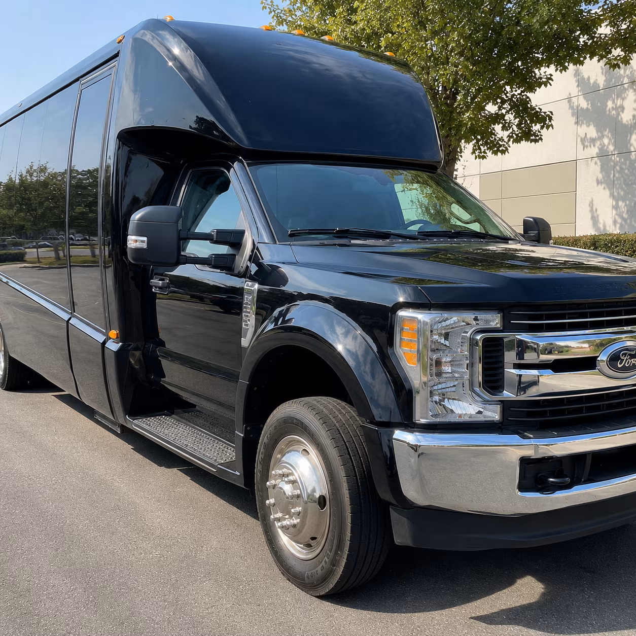 minibuses to meadow brook amphitheatre and oakland county shows