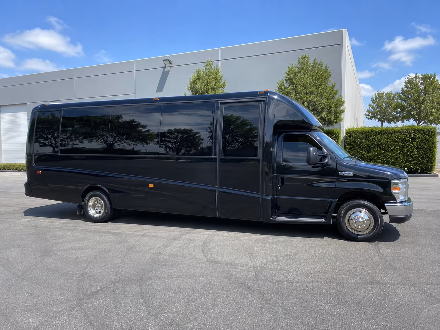 party buses and charter buses to red wings and pistons games