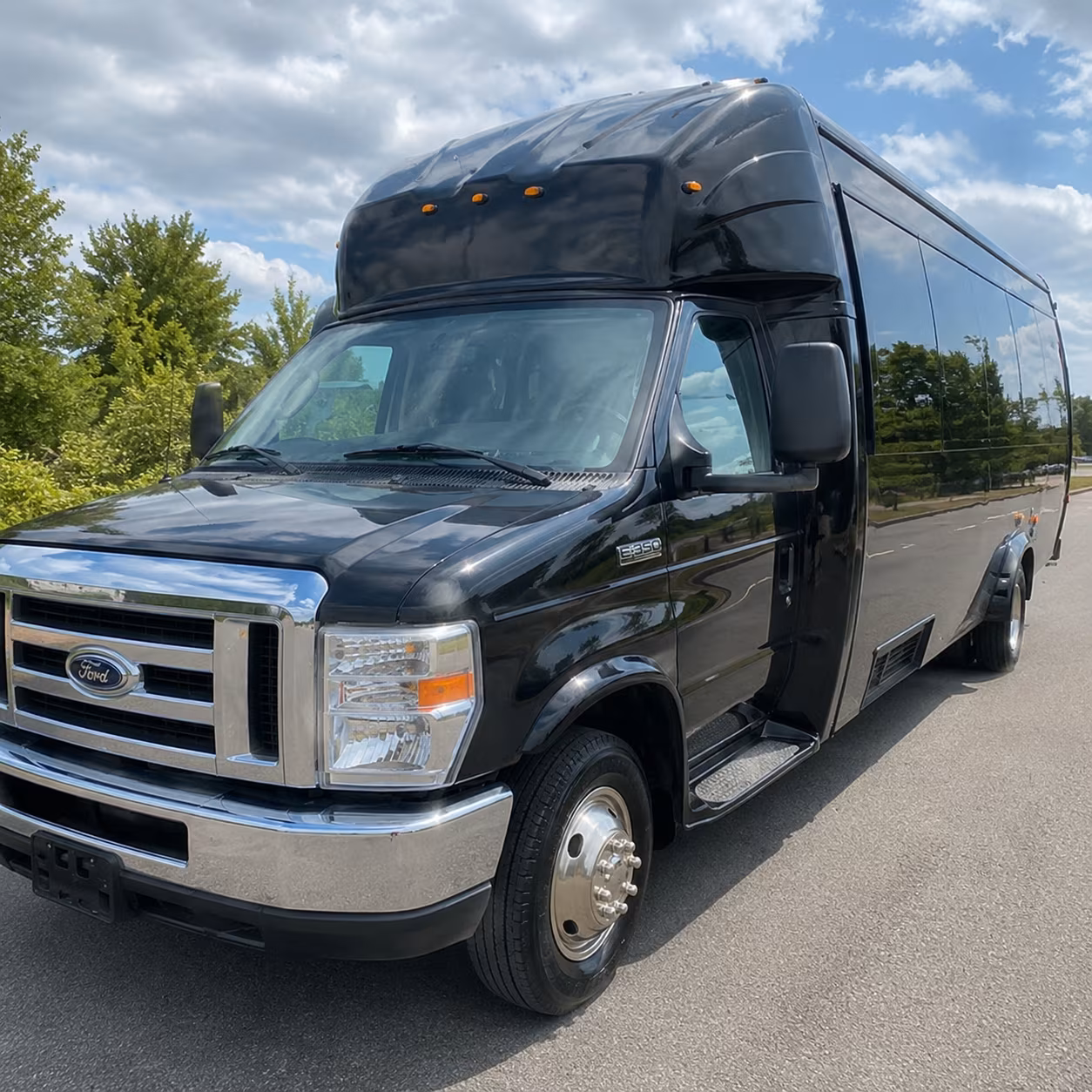 party buses for bachelorette wine tours around sterling heights and macomb county